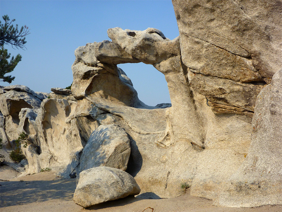 Boulders in front of Window Arch