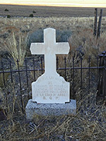 1905 gravestone