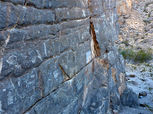 Petroglyphs near the entrance to the narrows