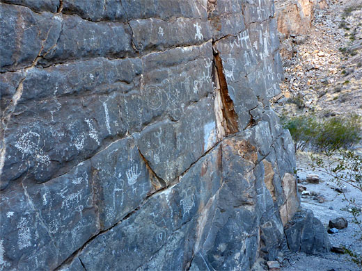 Petroglyphs near the entrance to the narrows