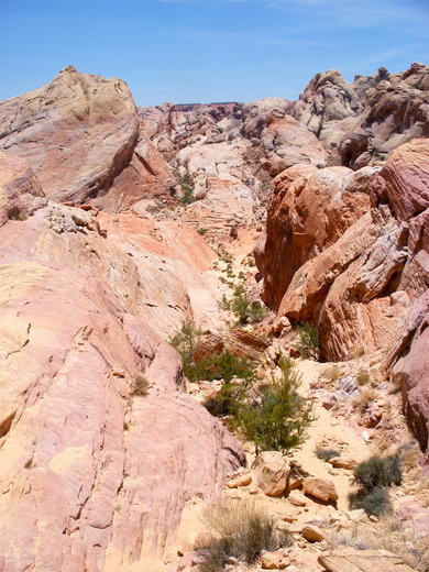 Ravine beside the path through the White Domes