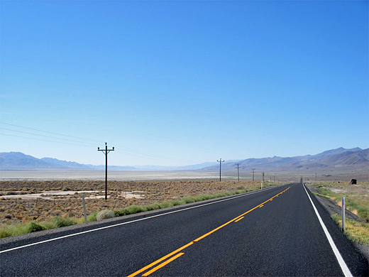 Hwy 447 near Winnemucca Lake