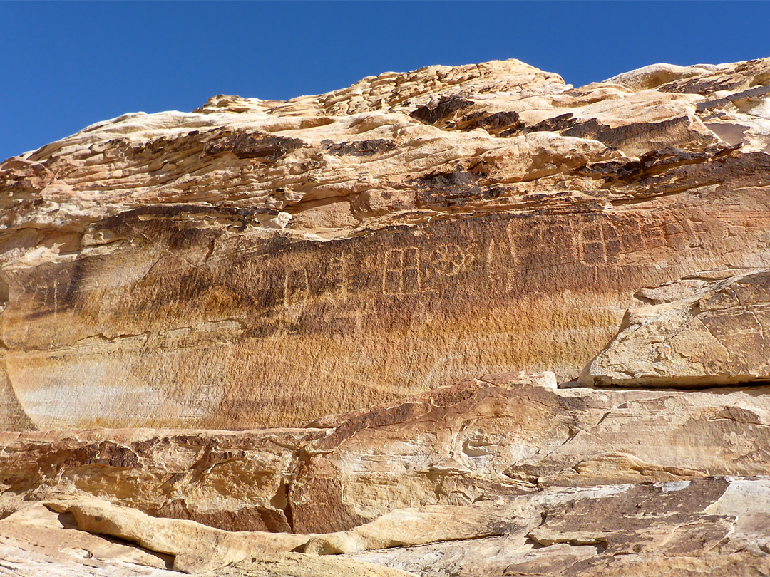 Geometric petroglyphs