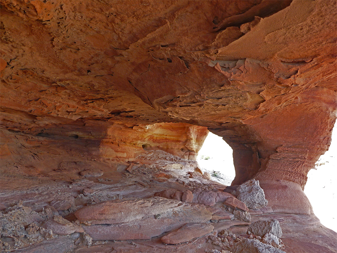 Arch and cavity