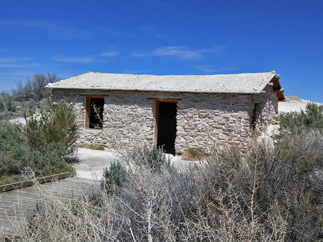 Longstreet cabin - west