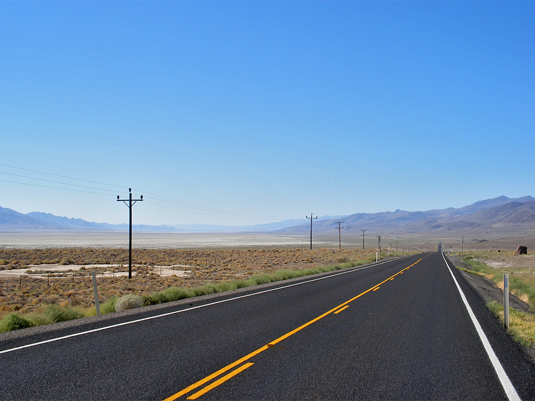 Road past Winnemucca Lake