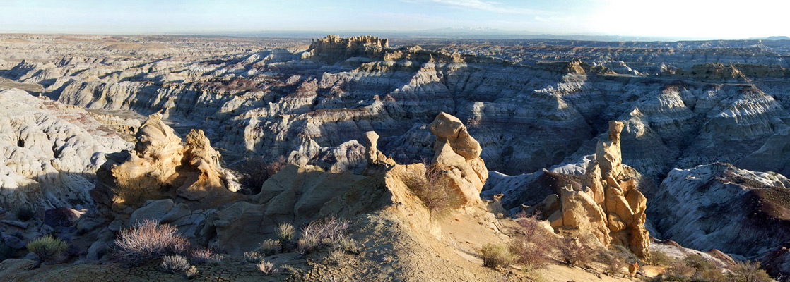 Sunrise over the badlands - view from the second overlook