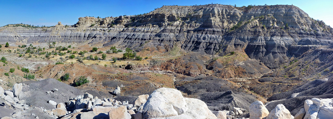 Cliffs along the south edge of Penistaja Mesa