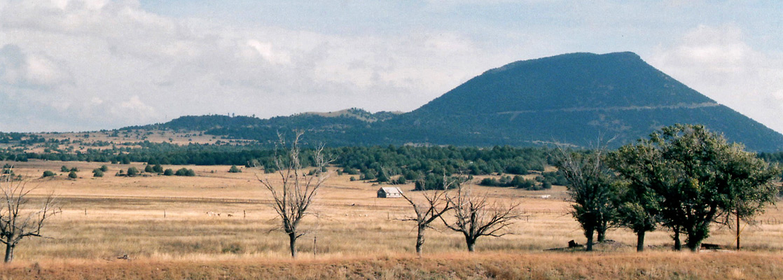Capulin Volcano from the south, seen from highway US 64/87