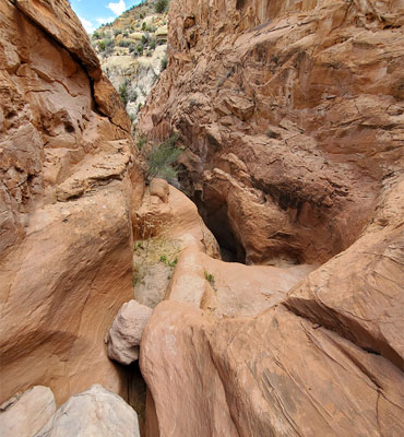 Dryfalls in the slot canyon