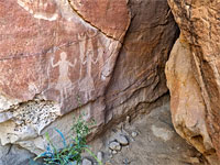 Anthropomorphic petroglyphs