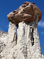 Head-shaped hoodoo