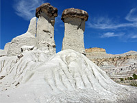 Fluted mounds