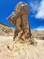 Large hoodoo