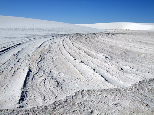 Thin, curving ridges on the interdune flats