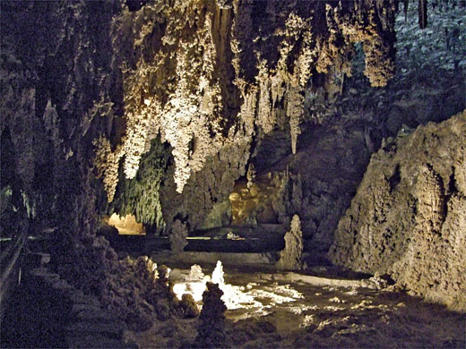 Light and shadows in the Carlsbad Caverns