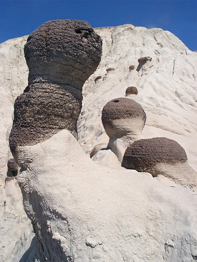 Ball hoodoos at De-Na-Zin