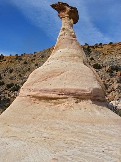 Slender hoodoo