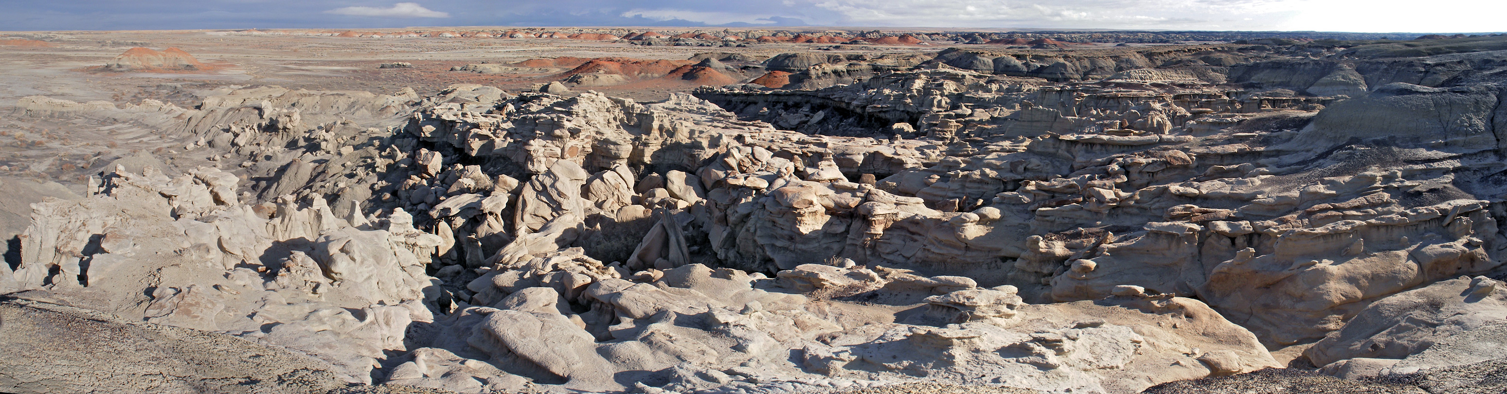 Hoodoos, ravines and eroded formations