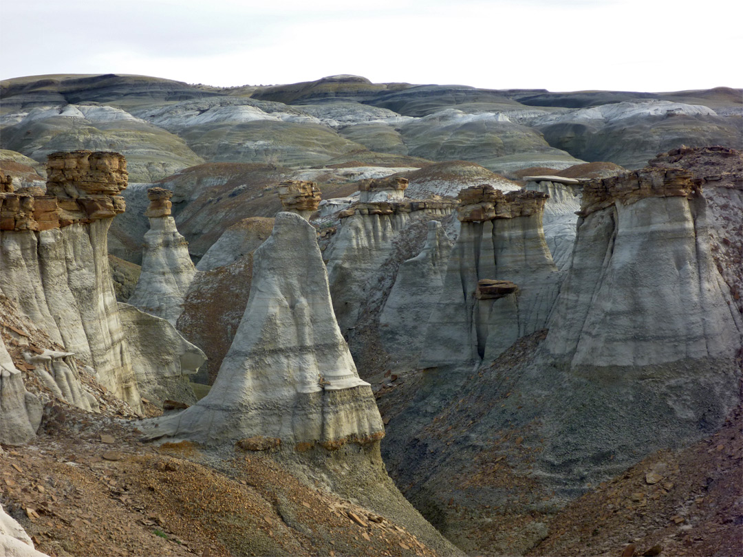 Formations around a ravine