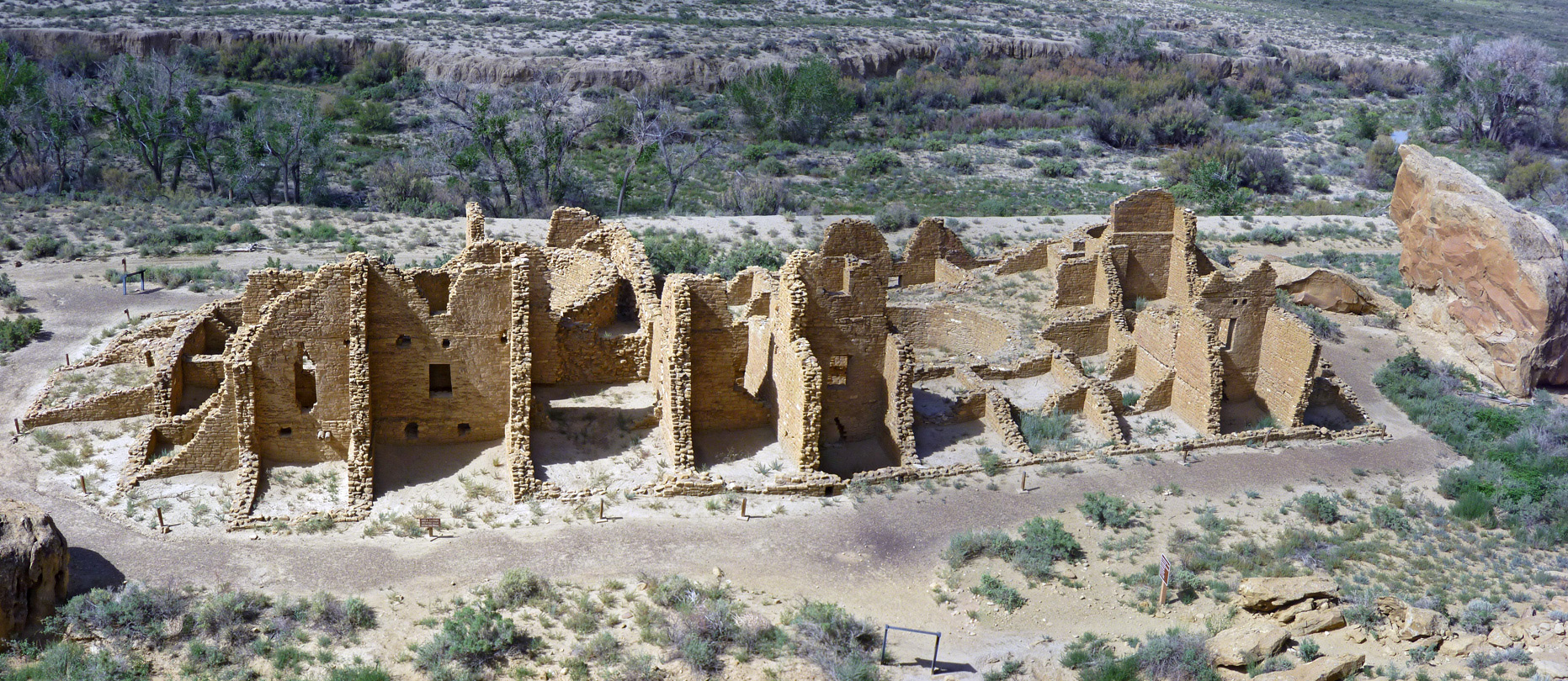 Side view of Kin Kletso