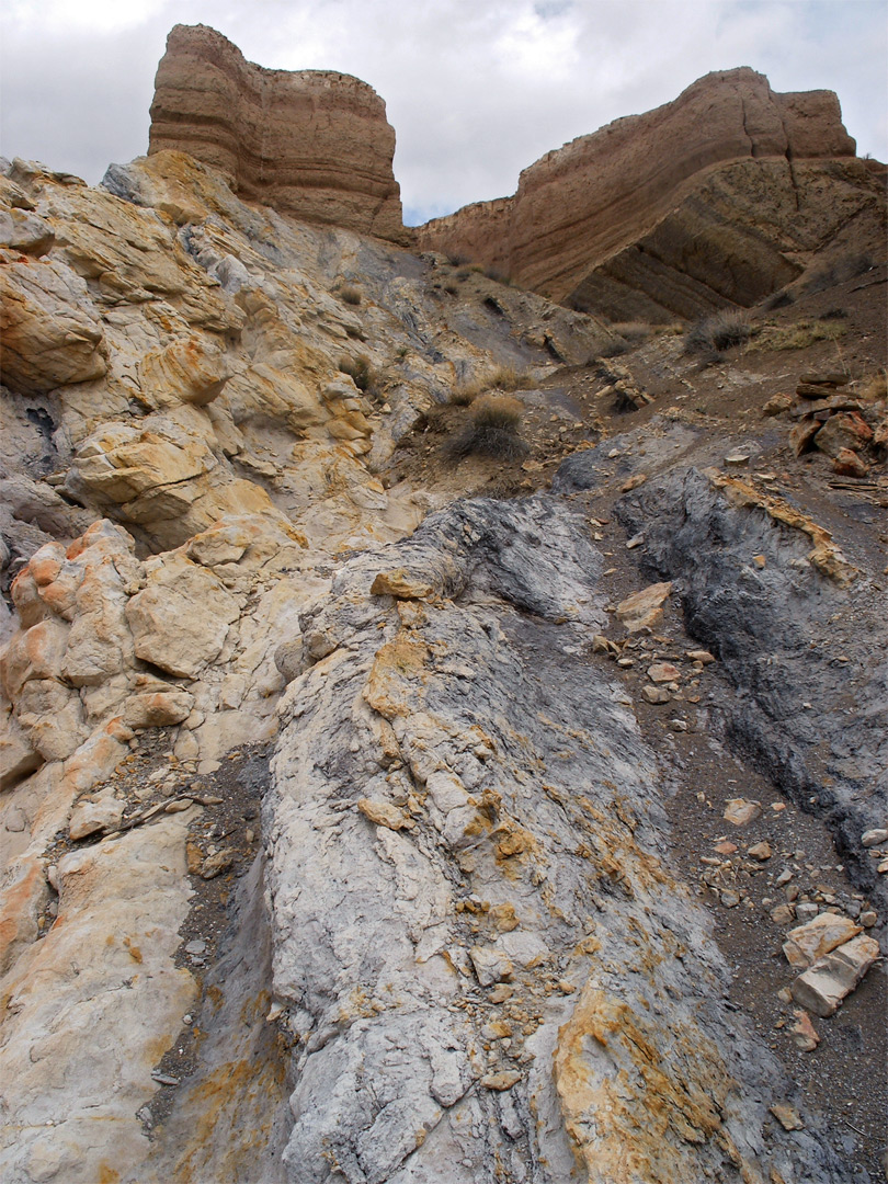 Grey and yellow rocks