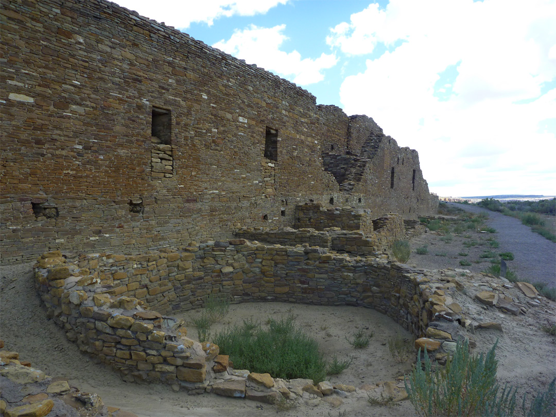Path past Pueblo del Arroyo