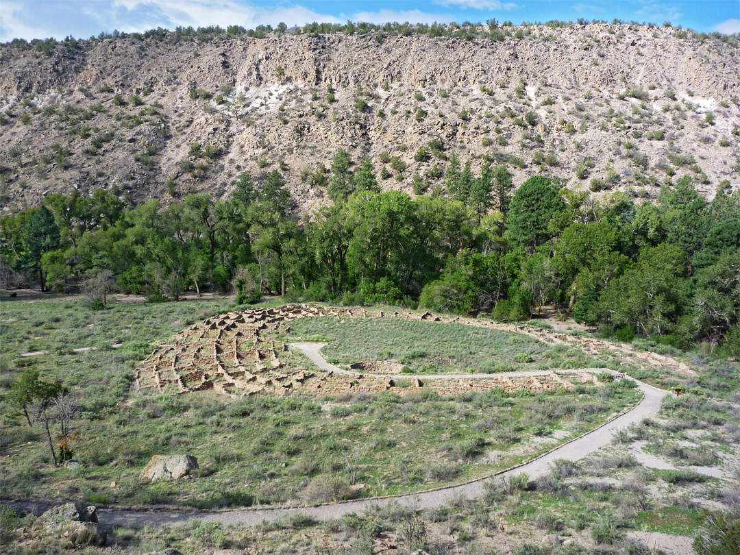 The Tyuonyi ruins