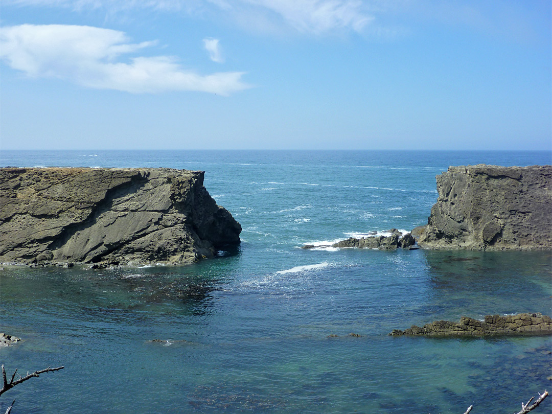 Gateway to an inlet