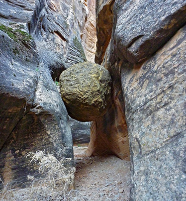 Large, yellowish, spherical chokestone