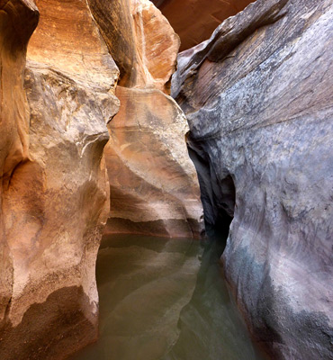 Deep pool in the middle of the narrows