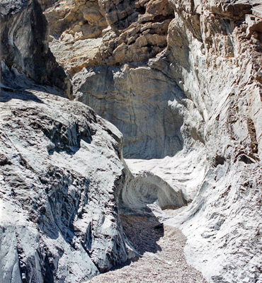 Sunny passageway in Grotto Canyon