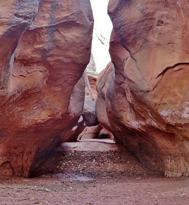 Overhanging walls of Leprechaun Canyon