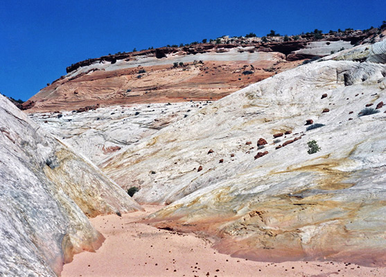 Streamway above the narrows