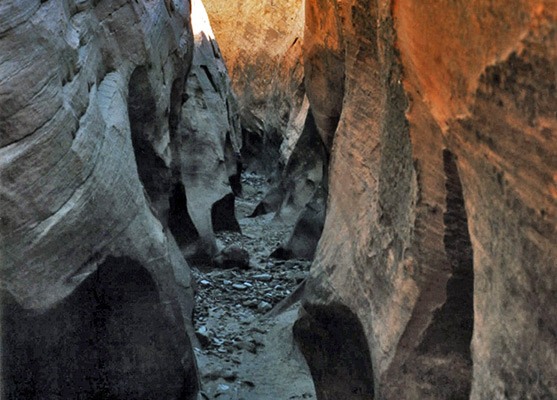 Shallow Navajo sandstone narrows