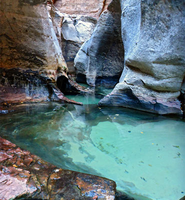 Turquoise pool in the Subway