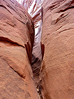 Narrow crack