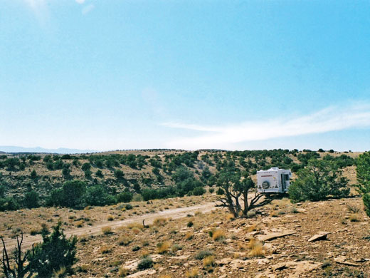 The dirt track leading to Chute Canyon