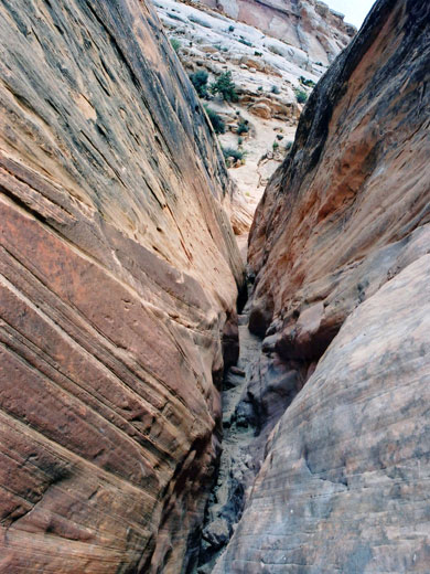 Narrow passage, Dang Canyon