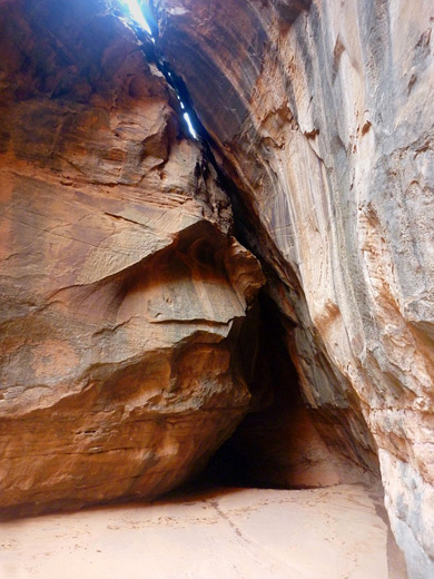 Tight slot, Hog Canyon