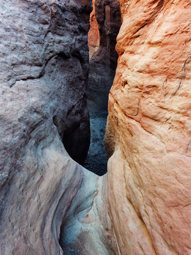 Narrow potholes