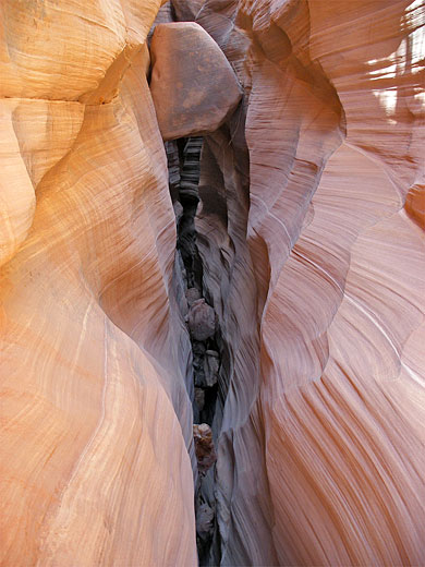 Deep slot