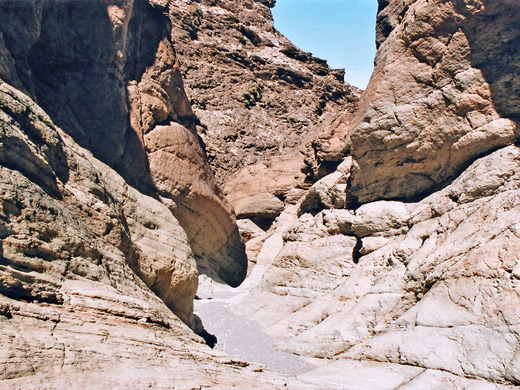 Sloping walls at the mouth of Stretched Pebble Canyon