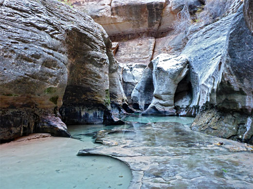 Pools and narrows, the Subway