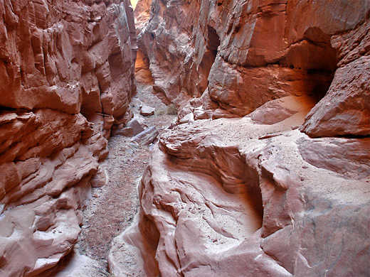 Ledges and boulders in Blue John Canyon