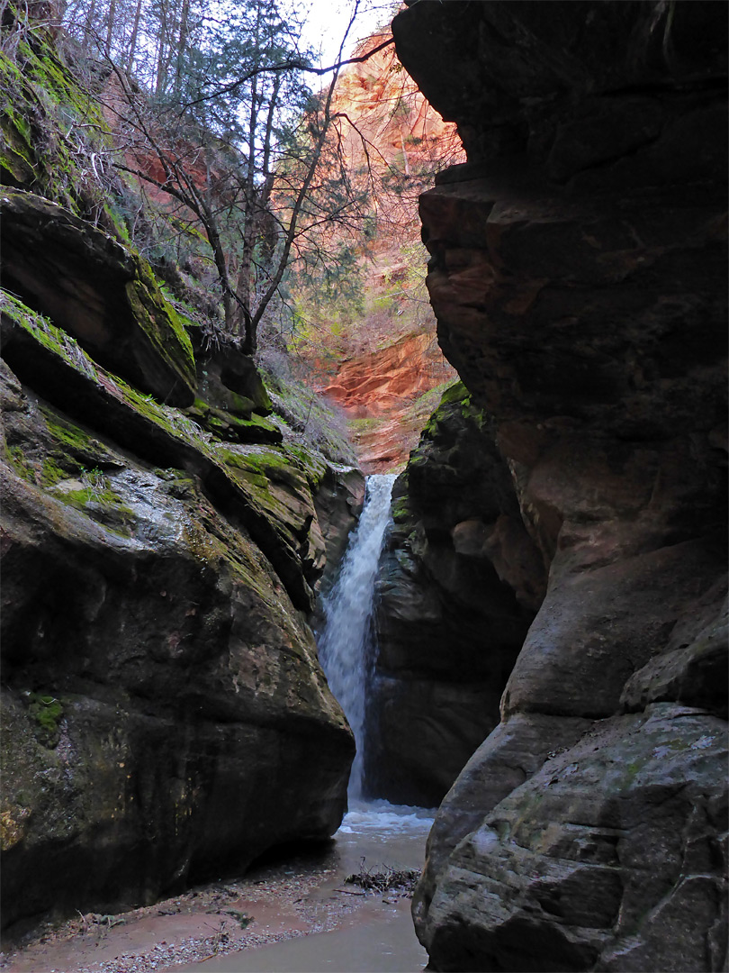 Cliffs below the falls