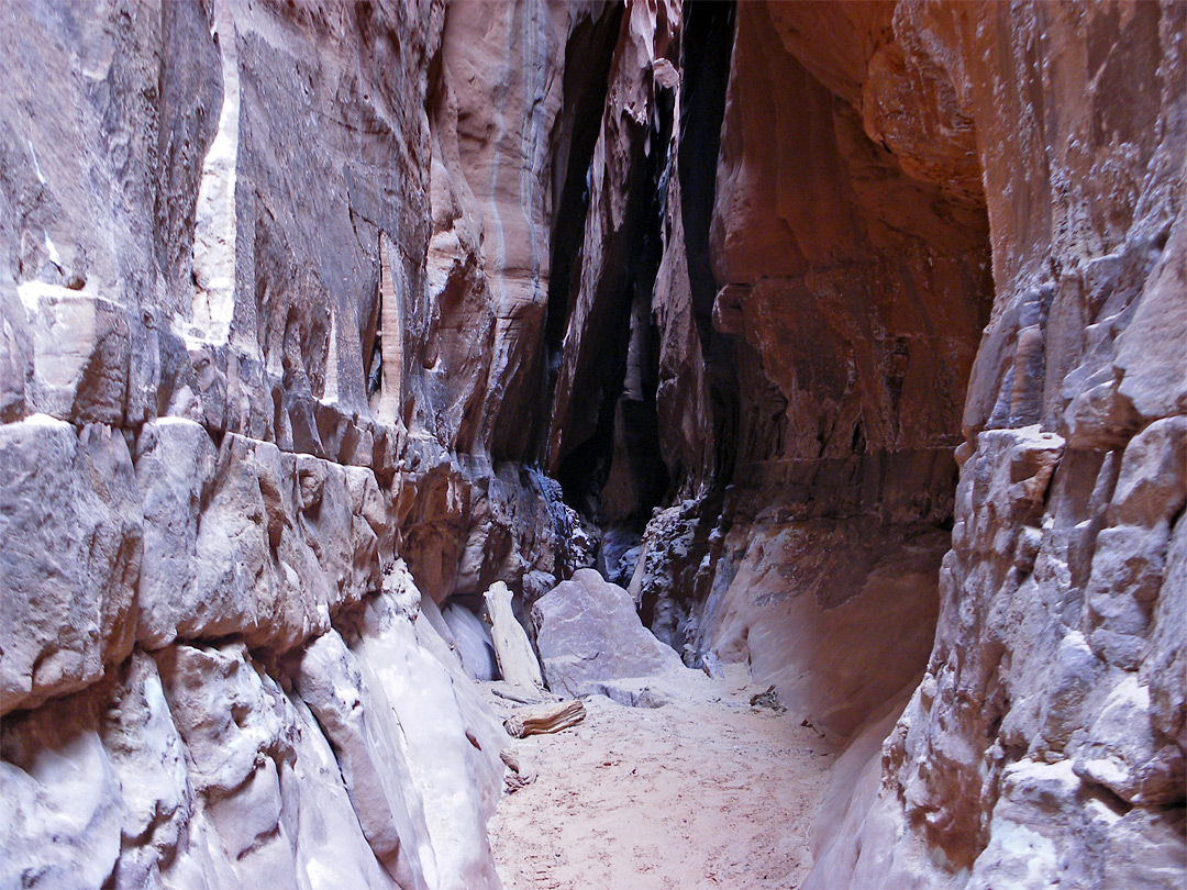 Bell-shaped corridor