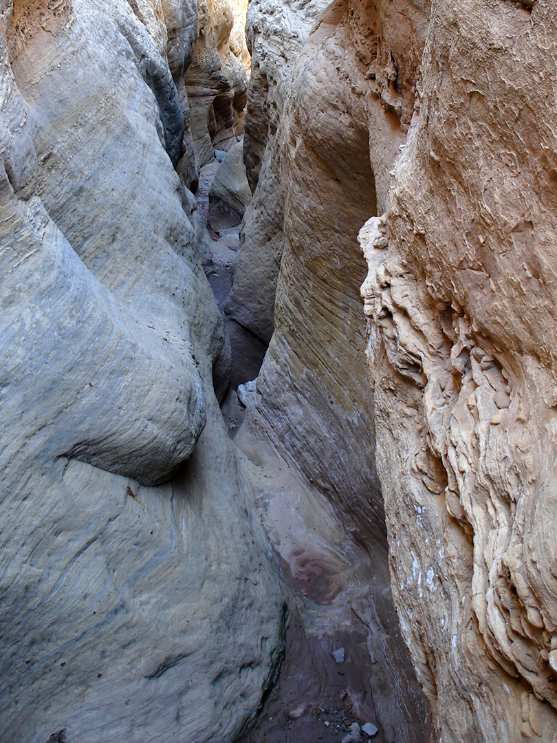 Wavy narrows