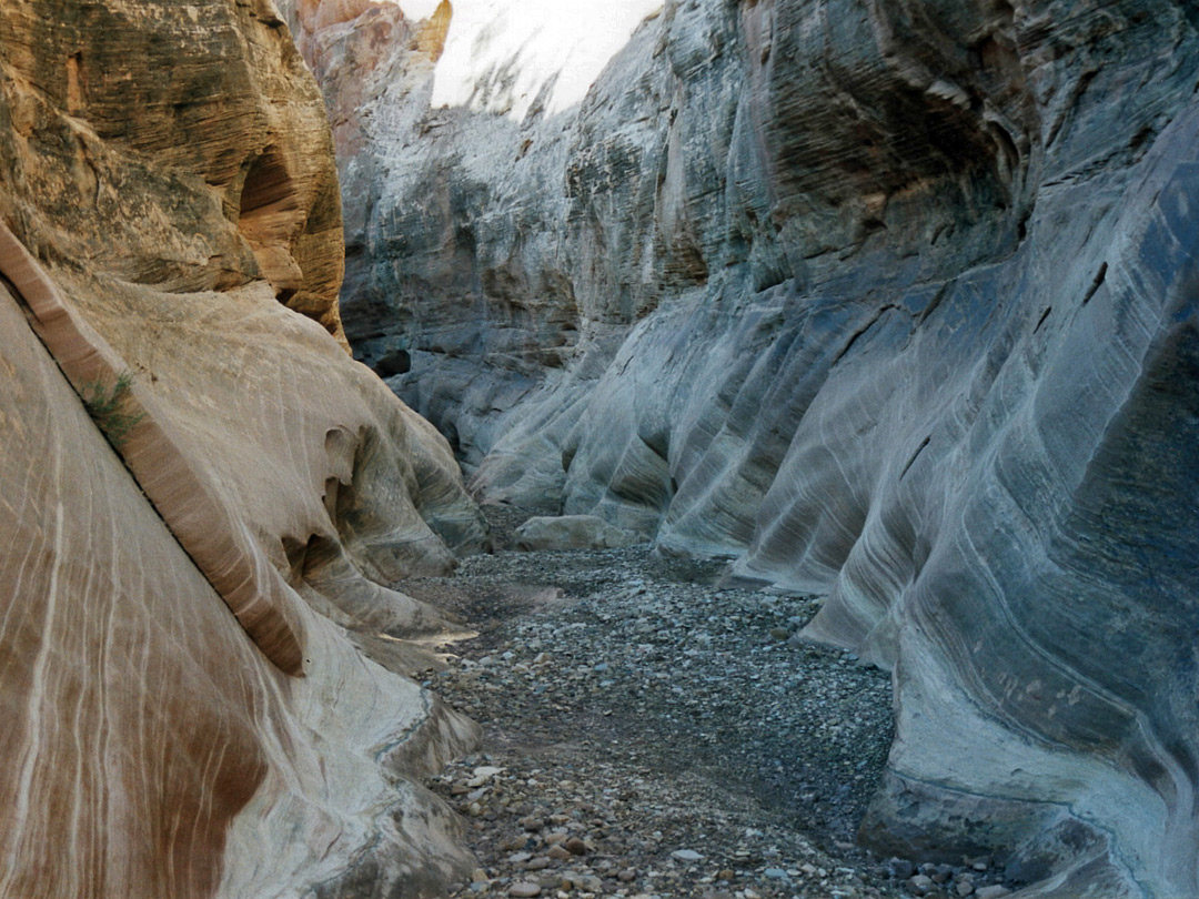 Wavy rock walls