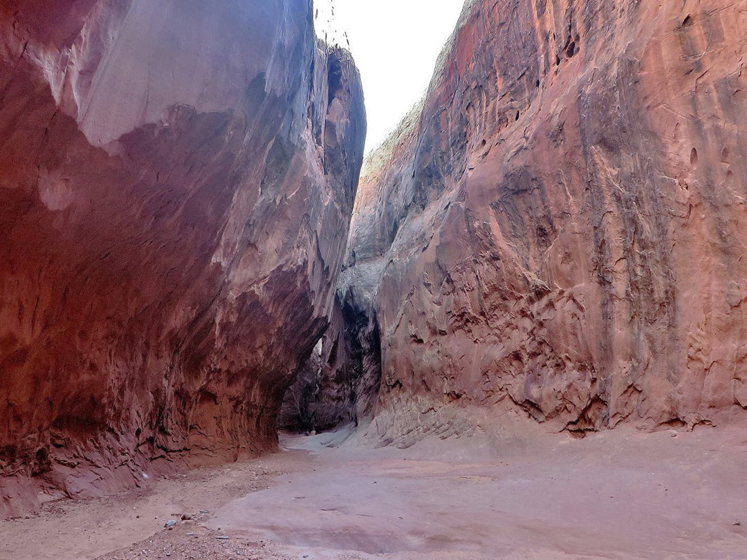 Narrowing canyon